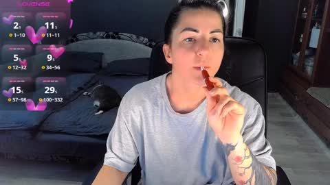 Snapshot of ava__doll chatting on December 16, 9:24 am Ava online show from December 16, 9:24 am