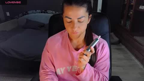 Snapshot of ava__doll chatting on October 2, 12:01 pm Ava online show from October 2, 12:01 pm