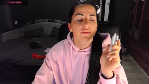 Snapshot of ava__doll chatting on December 3, 1:31 pm Ava online show from December 3, 1:31 pm