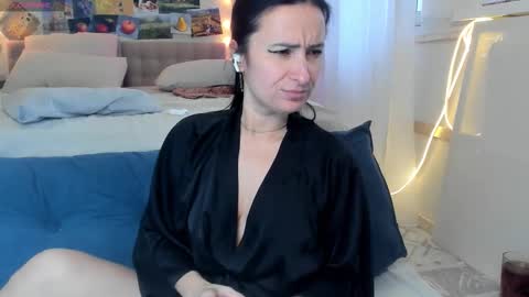 Ava online show from October 10, 7:07 am