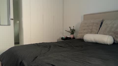 Ava  online show from February 8, 12:03 am