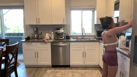 Little Ava  online show from April 30, 7:31 pm