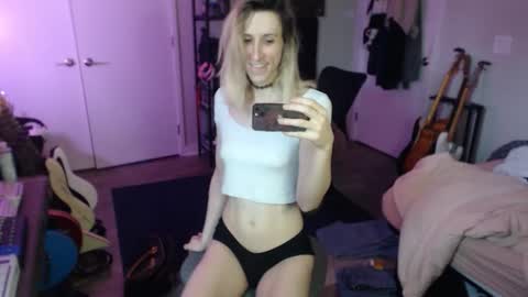 Ava online show from March 7, 8:28 pm