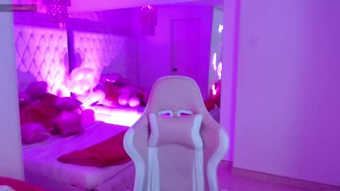 Snapshot of ava_williams_ chatting on February 10, 1:37 pm AVA online show from February 10, 1:37 pm