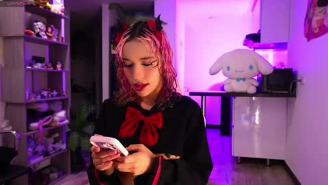 Snapshot of ava_williams_ chatting on April 15, 10:54 pm AVA online show from April 15, 10:54 pm