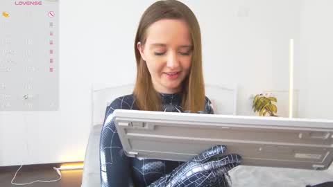 avabitoni online show from March 8, 7:45 am