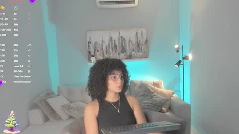 Snapshot of avalon_badger chatting on December 27, 12:18 am Avalon online show from December 27, 12:18 am