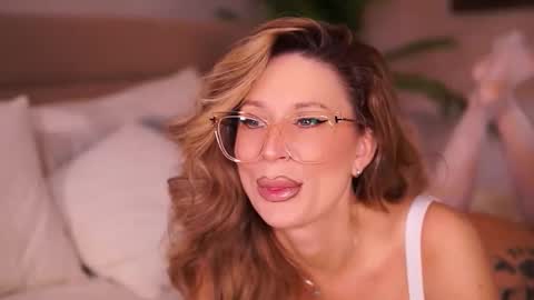 Snapshot of avamaddisson chatting on February 17, 3:47 am Ava online show from February 17, 3:47 am