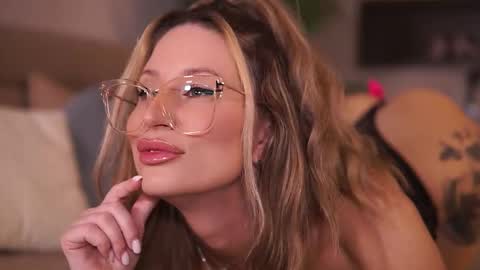 Snapshot of avamaddisson chatting on March 4, 4:40 am Ava online show from March 4, 4:40 am