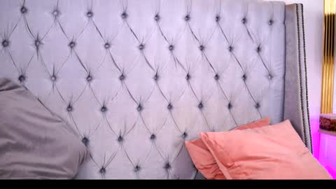 Snapshot of avamercer chatting on December 18, 11:24 am Ava online show from December 18, 11:24 am