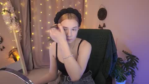 Snapshot of avaryder chatting on October 3, 12:02 pm Ava online show from October 3, 12:02 pm