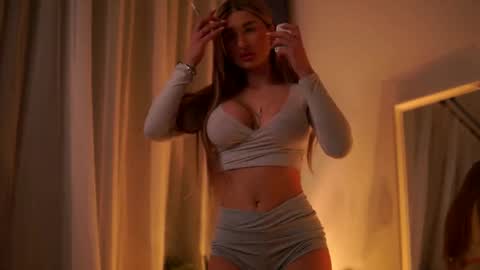 Snapshot of avashay chatting on March 12, 2:09 am Carina online show from March 12, 2:09 am