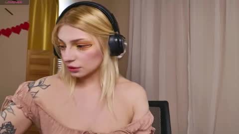 Ava online show from May 8, 1:49 pm