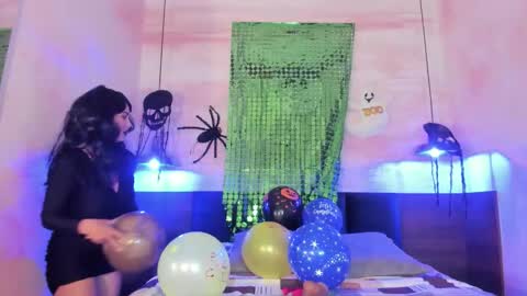 avawhiite online show from October 27, 8:02 pm