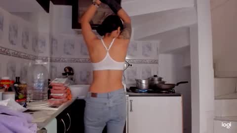 Snapshot of ave_fenix69 chatting on December 13, 9:09 pm Valery -- online show from December 13, 9:09 pm