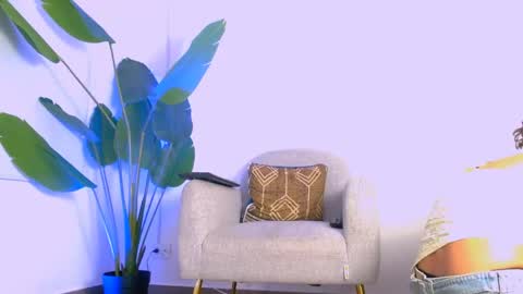 Snapshot of aveline_nuit chatting on May 8, 7:41 pm Hi im aqua is nice with me online show from May 8, 7:41 pm