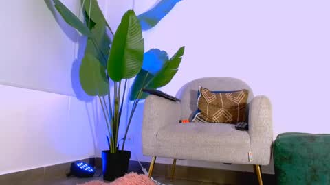 Snapshot of aveline_nuit chatting on June 2, 7:16 pm Hi im aqua is nice with me online show from June 2, 7:16 pm