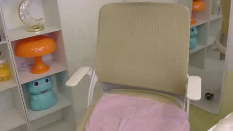 Snapshot of averageuncut1 chatting on January 16, 3:54 am Rhian online show from January 16, 3:54 am