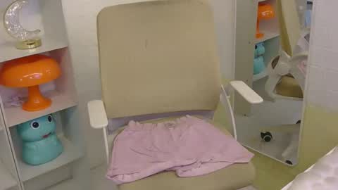 Snapshot of averageuncut1 chatting on January 17, 4:06 am Rhian online show from January 17, 4:06 am