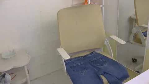 Snapshot of averageuncut1 chatting on February 3, 5:05 am Rhian online show from February 3, 5:05 am