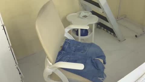 Snapshot of averageuncut1 chatting on February 9, 2:48 am Rhian online show from February 9, 2:48 am