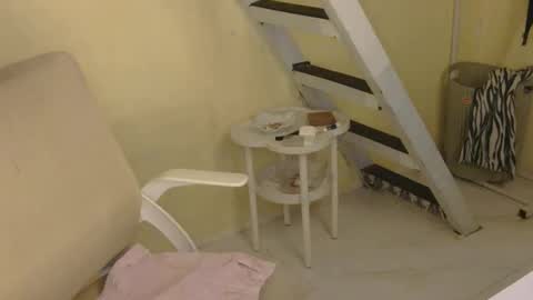 Snapshot of averageuncut1 chatting on February 11, 3:33 am Rhian online show from February 11, 3:33 am