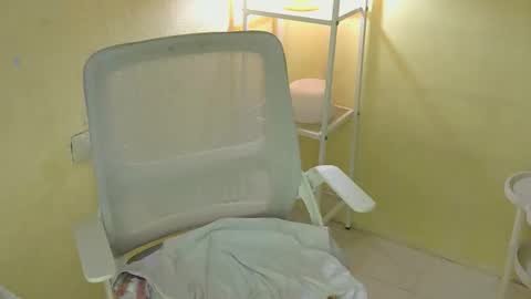 Snapshot of averageuncut1 chatting on February 25, 4:11 am Rhian online show from February 25, 4:11 am