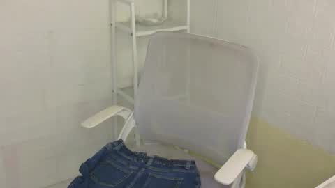 Snapshot of averageuncut1 chatting on March 2, 3:09 am Rhian online show from March 2, 3:09 am