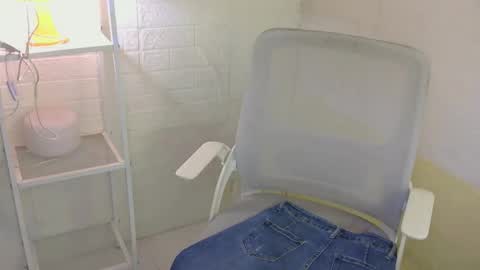 Snapshot of averageuncut1 chatting on March 10, 8:41 am Rhian online show from March 10, 8:41 am