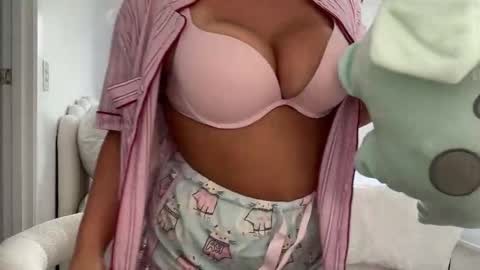 ur gf online show from March 17, 12:15 am