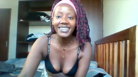 Snapshot of averygoodbadgirl chatting on May 19, 10:21 am averygoodbadgirl online show from May 19, 10:21 am