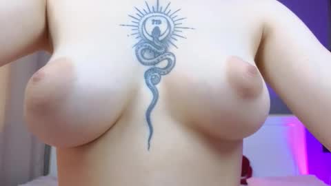 Snapshot of avgustina_love chatting on March 12, 10:48 am avgustina_love online show from March 12, 10:48 am