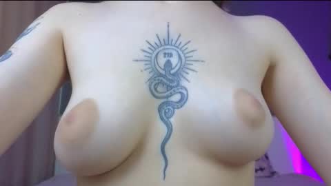 Snapshot of avgustina_love chatting on October 29, 8:49 am avgustina_love online show from October 29, 8:49 am