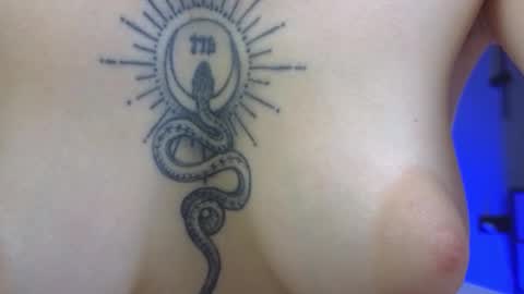 Snapshot of avgustina_love chatting on November 1, 9:00 am avgustina_love online show from November 1, 9:00 am