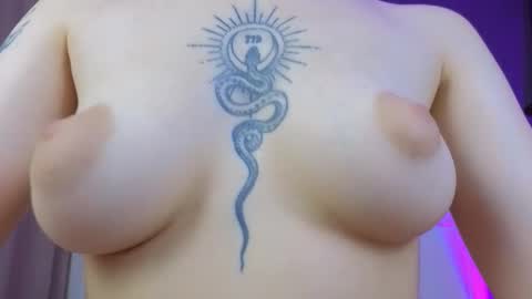 Snapshot of avgustina_love chatting on November 16, 12:33 pm avgustina_love online show from November 16, 12:33 pm