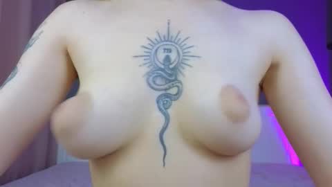 Snapshot of avgustina_love chatting on December 4, 8:23 am avgustina_love online show from December 4, 8:23 am