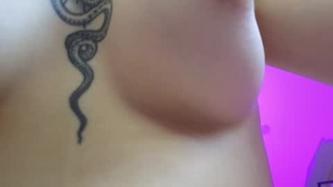 Snapshot of avgustina_love chatting on July 4, 8:53 am avgustina_love online show from July 4, 8:53 am