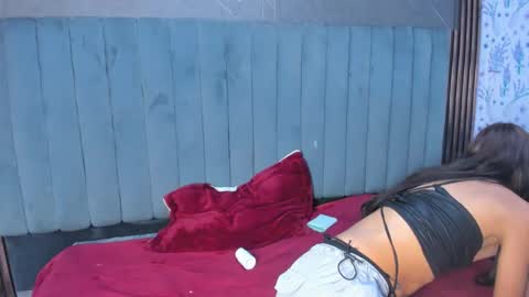 Snapshot of avi_thomsonn chatting on February 13, 9:55 pm avi_thomsonn online show from February 13, 9:55 pm