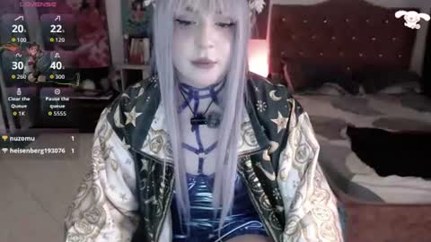 Snapshot of avril2809 chatting on June 19, 7:12 am Abril online show from June 19, 7:12 am