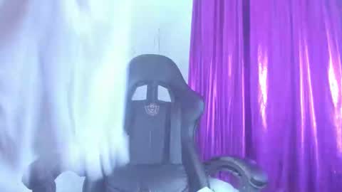 Snapshot of avril_jonson chatting on October 7, 1:36 am avril_jonson online show from October 7, 1:36 am