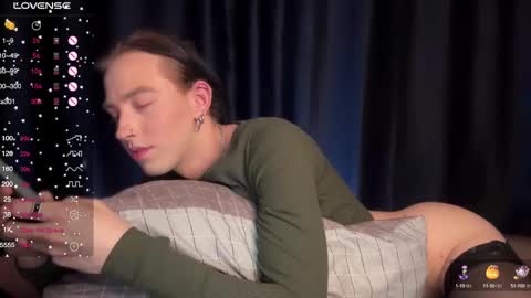 avril_pearly_ online show from December 17, 11:27 pm