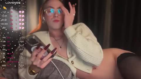 avril_pearly_ online show from February 21, 12:49 am