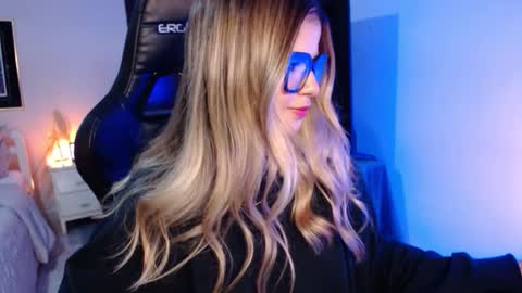 Snapshot of avrill_morgan chatting on November 28, 1:47 pm Avrill Morgan online show from November 28, 1:47 pm