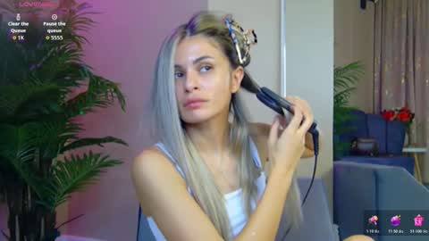 AVRILL CYRUX online show from November 11, 7:08 am