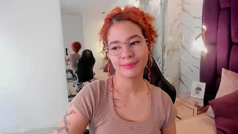 Avril  online show from November 18, 11:47 am