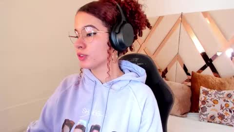 Avril  online show from January 14, 11:38 am