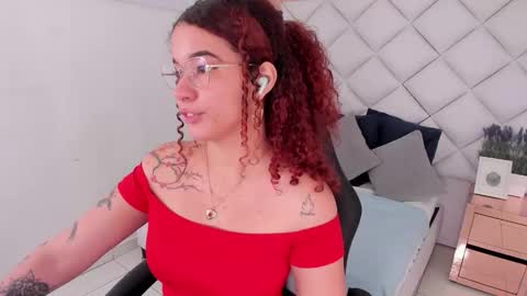 Avril  online show from February 15, 12:58 pm