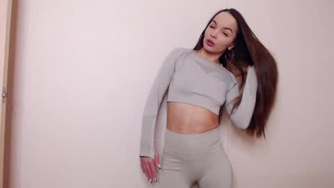 Snapshot of avrora_lew_ chatting on February 2, 9:13 pm Avrora Inst online show from February 2, 9:13 pm