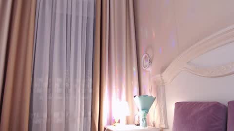 Snapshot of avrora_lew_ chatting on March 11, 2:54 am Avrora Inst online show from March 11, 2:54 am