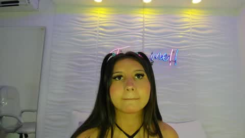 Avy  online show from December 12, 11:40 am